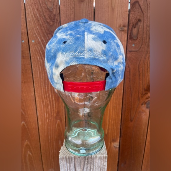 Chicago Bulls Mitchell & Ness SnapBack Hat - Picture 2 of 3